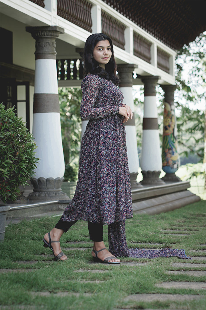 Zia (with dupatta)