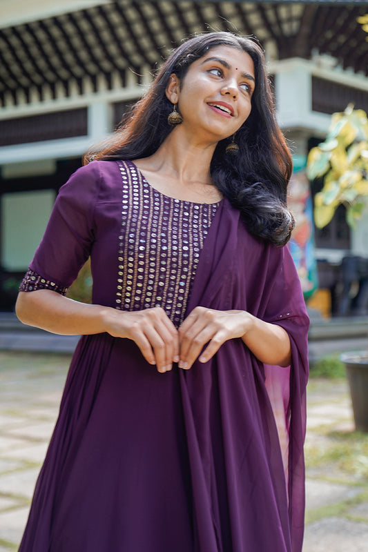purple contrast color dress What Color Goes with a Purple Color Dress?