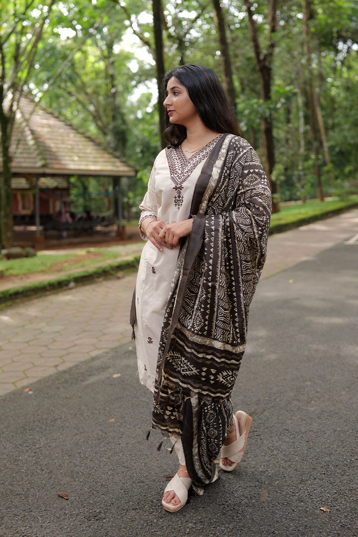 Aparana(220826KUL)